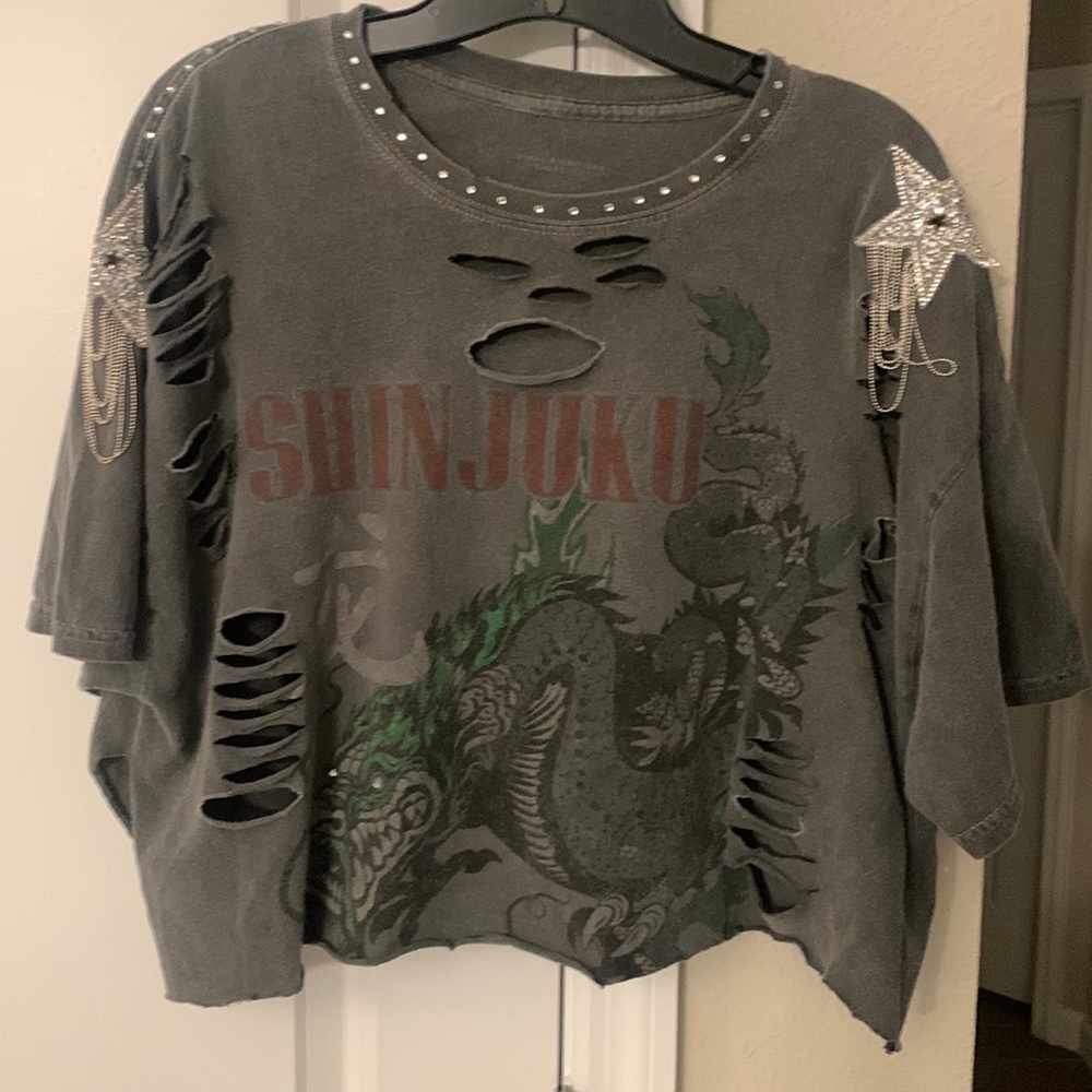 One size fits most .. cropped vintage tee.. with star with hanging chains